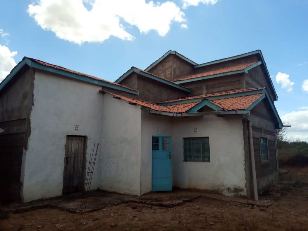 6 bedroom Main house property for sale in Mwingi, Nguni Area
